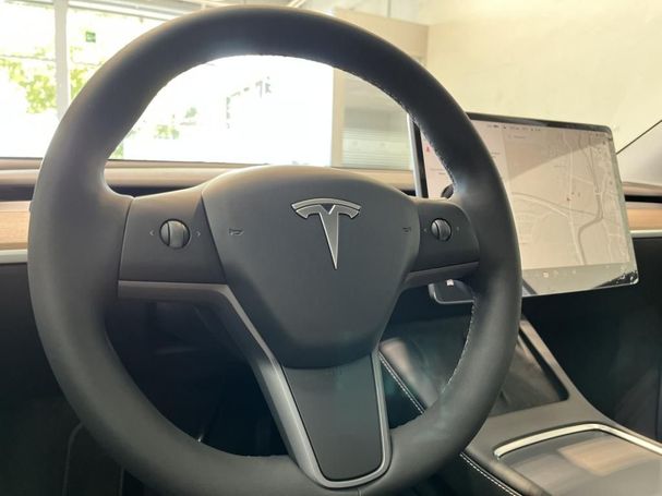 Tesla Model Y Long Range AWD 378 kW image number 10