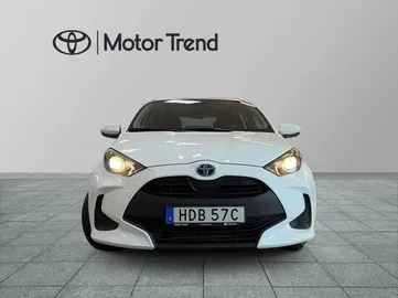 Car image 3