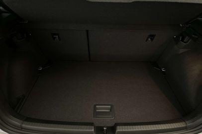 Car image 38