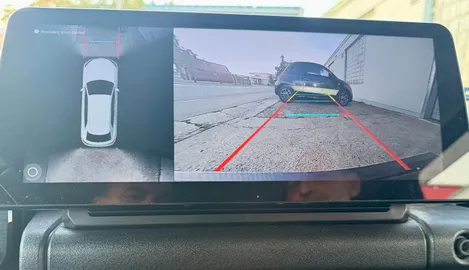 Car image 4