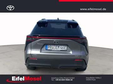 Car image 4