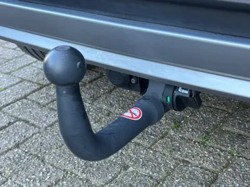 Car image 36