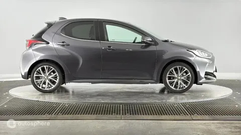 Car image 4