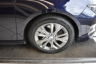 Car image 30