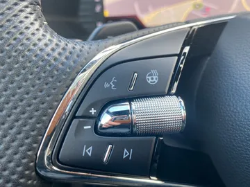 Car image 32