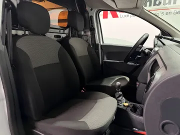 Car image 29