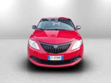 Car image 3