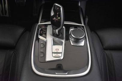 Car image 33