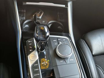 Car image 28