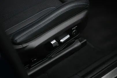 Car image 32