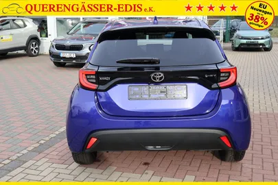 Car image 4