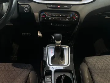 Car image 28