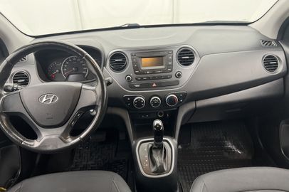 Car image 12