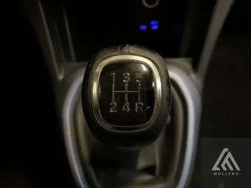 Car image 28