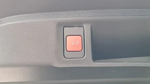 Car image 36