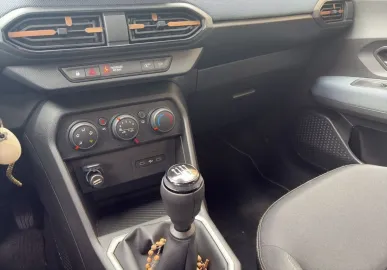 Car image 27