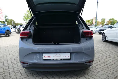 Car image 34