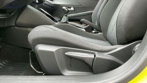 Car image 24