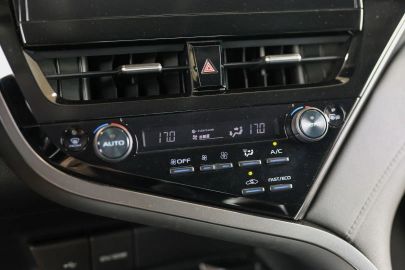 Car image 24