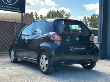 Car image 5