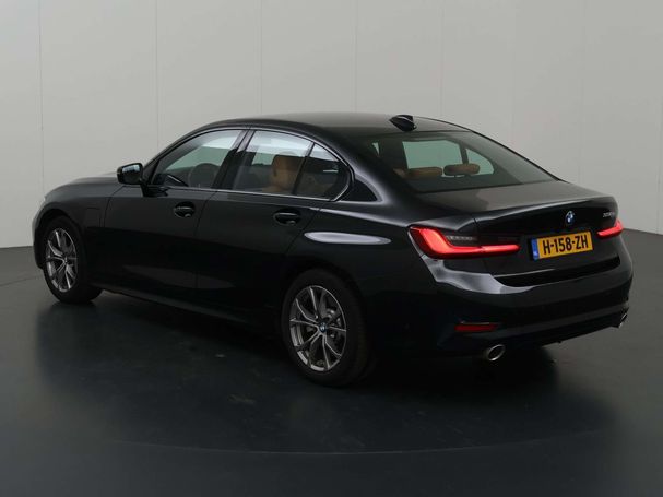 BMW 330 e M 215 kW image number 22