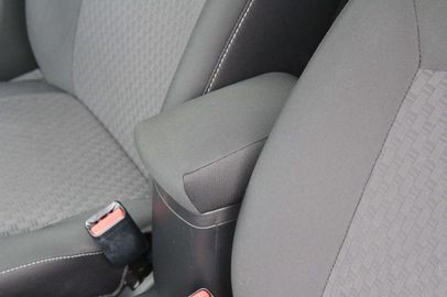 Car image 30