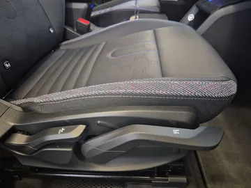 Car image 24
