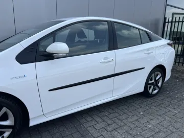 Car image 32