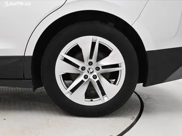 Car image 32