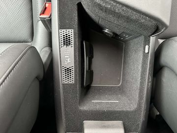 Car image 37