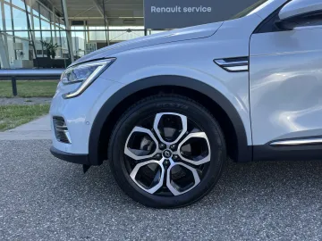 Car image 30
