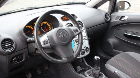 Car image 9