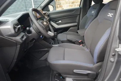 Car image 30