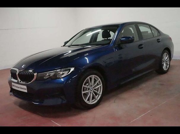 BMW 330e M 215 kW image number 15