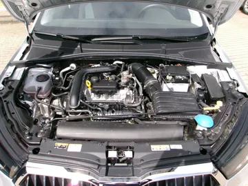 Car image 28
