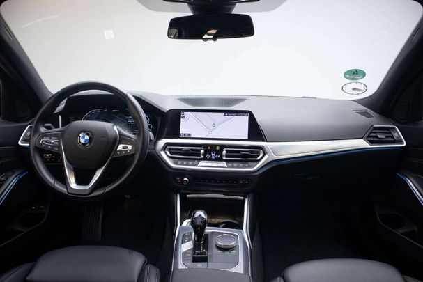 BMW 330 e Touring Sport Line 215 kW image number 4