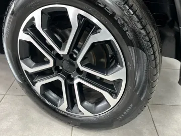 Car image 29