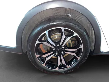 Car image 24