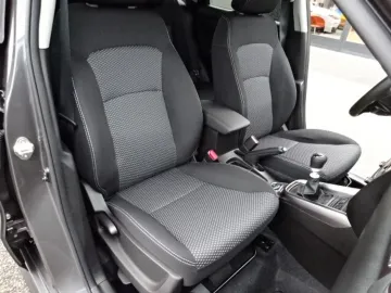 Car image 27