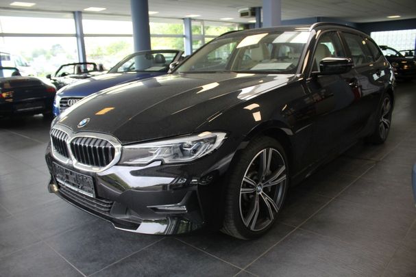 BMW 330i Touring xDrive Advantage 190 kW image number 1