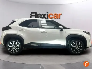Car image 4