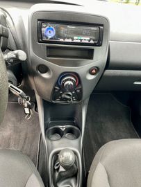 Car image 12