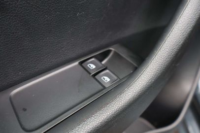 Car image 32