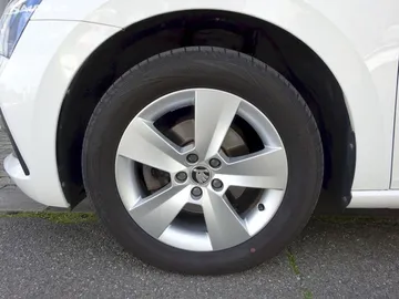 Car image 33