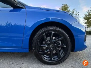 Car image 30