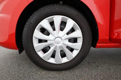 Car image 30