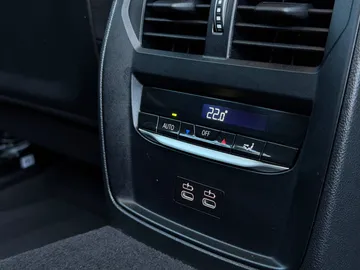 Car image 33