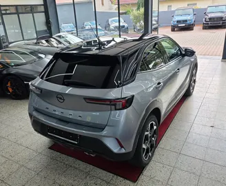 Car image 4