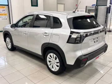 Car image 4
