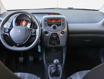 Car image 11